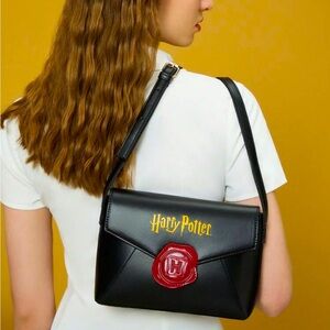 🆕 HARRY POTTER Black Envelope Shoulder Bag with Stamp Signature Emblem